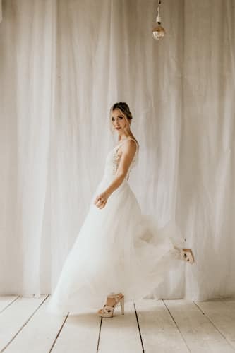 Brauttop mit Spitze und Perlenknöpfe am Rücken